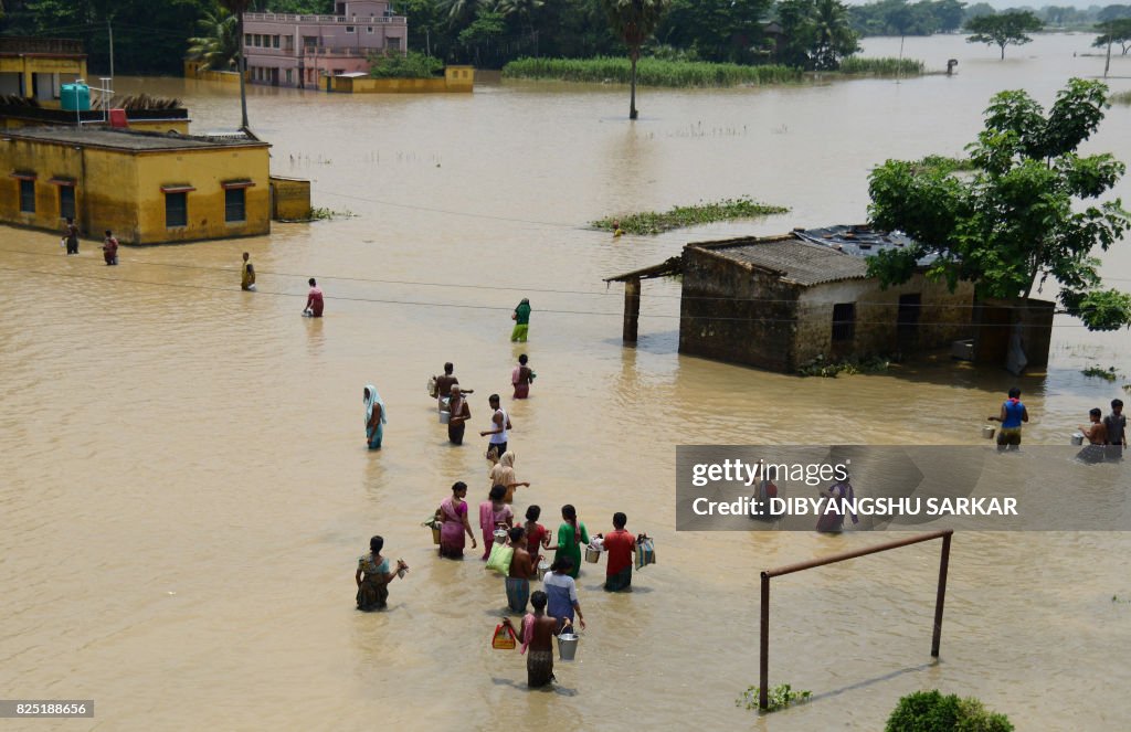 TOPSHOT-INDIA-WEATHER-MONSOON