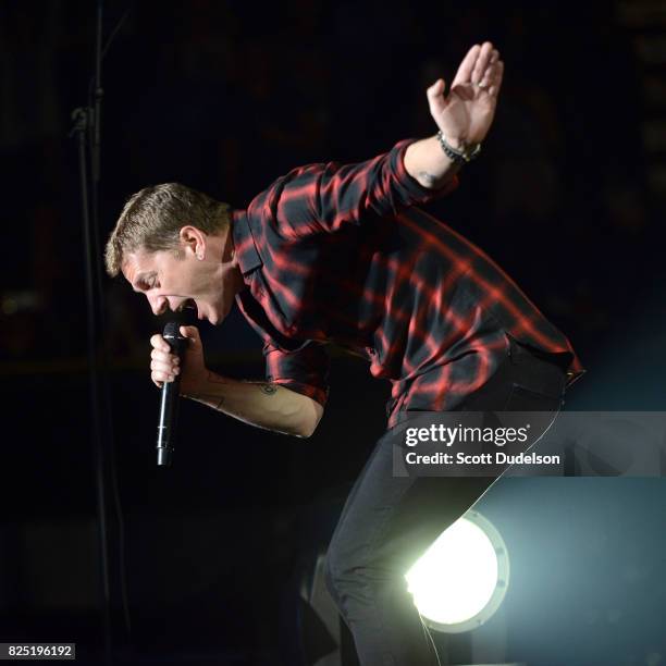 Singer Rob Thomas of Matchbox Twenty performs onstage at The Forum on July 31, 2017 in Inglewood, California.