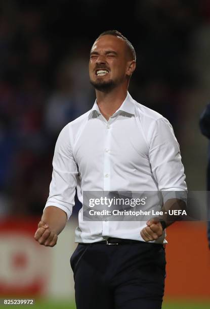 Mark Sampson, head coach of England celebrates their first goal during the UEFA Women's Euro 2017 Quarter Final match between England and France at...