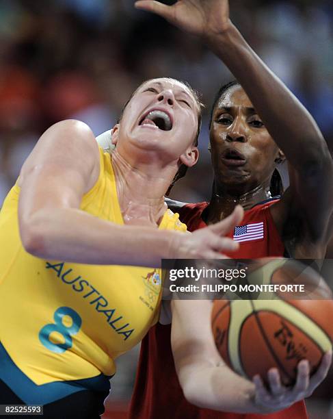 Australia's Suzy Batkovic vies with USA's Lisa Leslie during the women's basketball gold medal match Australia against The US of the Beijing 2008...