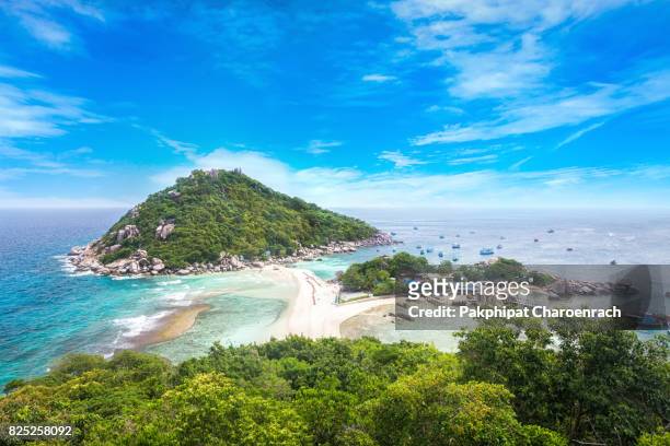 view point from top of mountain for see the beach, sea and nature of nang yuan and tao island. - thailand koh samui stock pictures, royalty-free photos & images