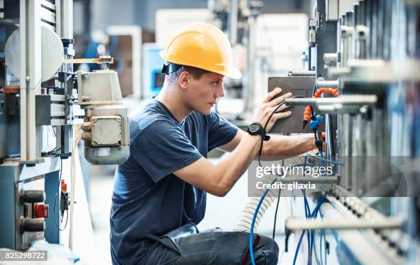 factory workers. - mecânico imagens e fotografias de stock