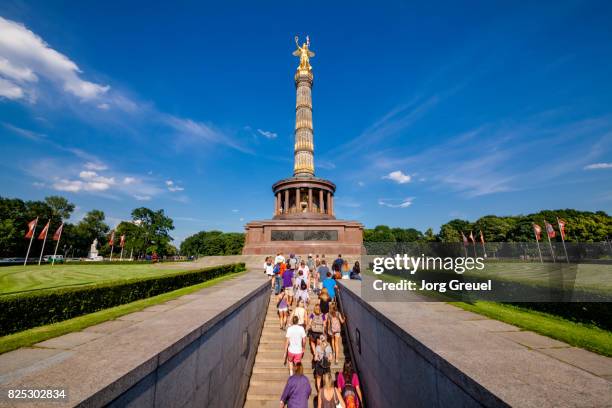 siegessäule - tiergarten stockfoto's en -beelden