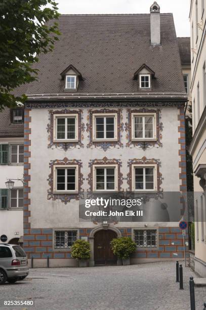 street scene with house in feldkirch - vorarlberg stockfoto's en -beelden