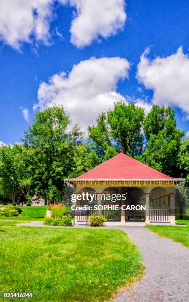 cavignac pavilion - espace texte stock pictures, royalty-free photos & images