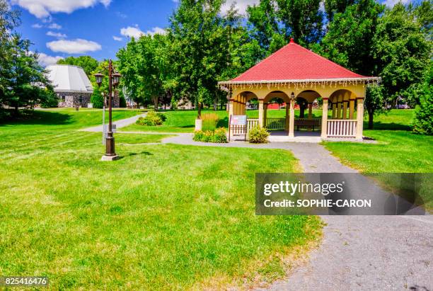 cavignac pavilion - espace texte stock pictures, royalty-free photos & images