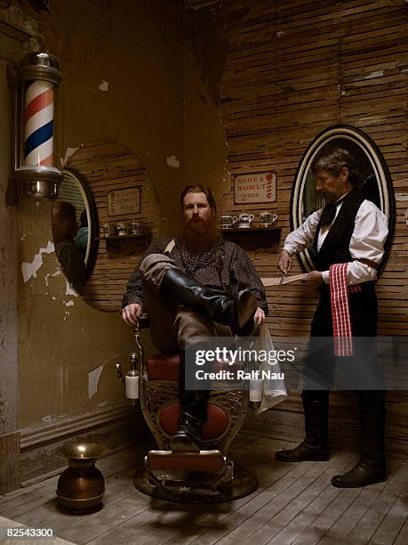 barber sharpening blade before shaving man's beard - barber shop imagens e fotografias de stock