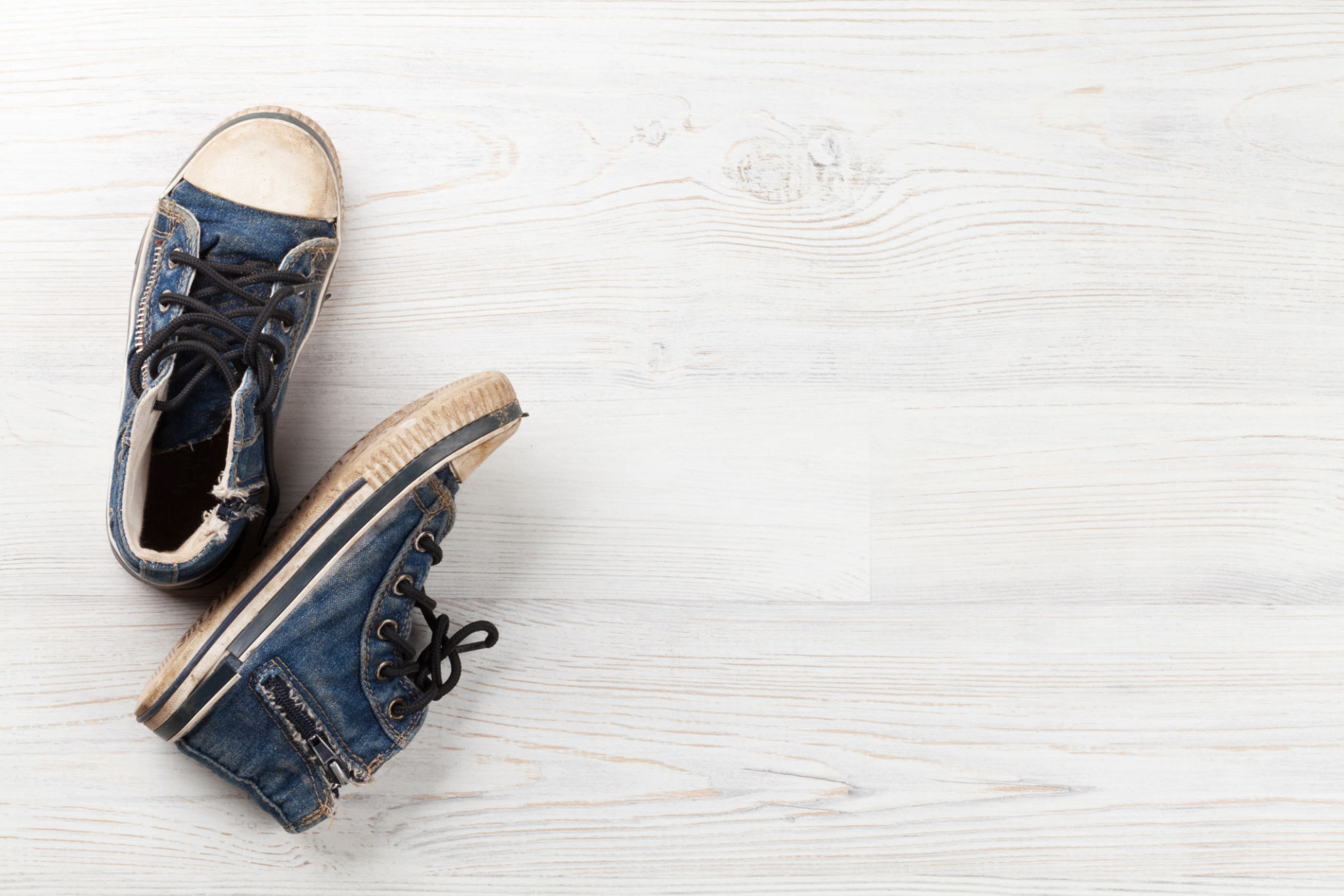 toe caps sneakers