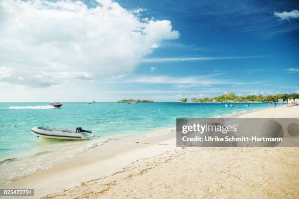 "seven mile beach", negril, jamaica - jamaicano fotografías e imágenes de stock