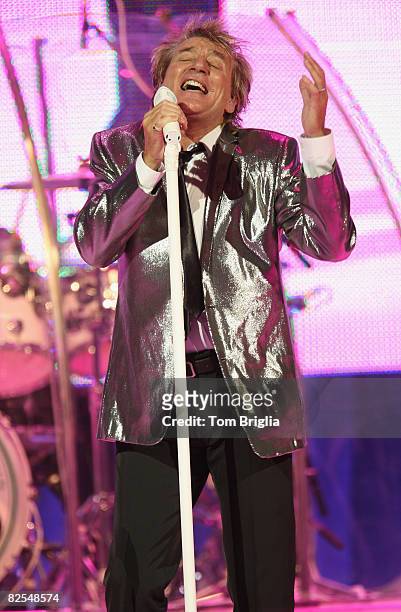 Rod Stewart performs at the Borgata on August 22, 2008 in Atlantic City, New Jersey.