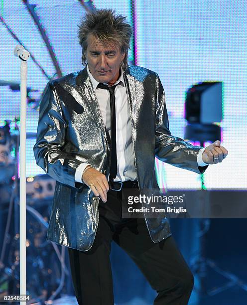 Rod Stewart performs at the Borgata on August 22, 2008 in Atlantic City, New Jersey.