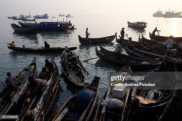 fish market at sittwe port, myanmar - myanmar stock pictures, royalty-free photos & images