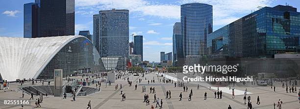 city life - la défense paris stock pictures, royalty-free photos & images