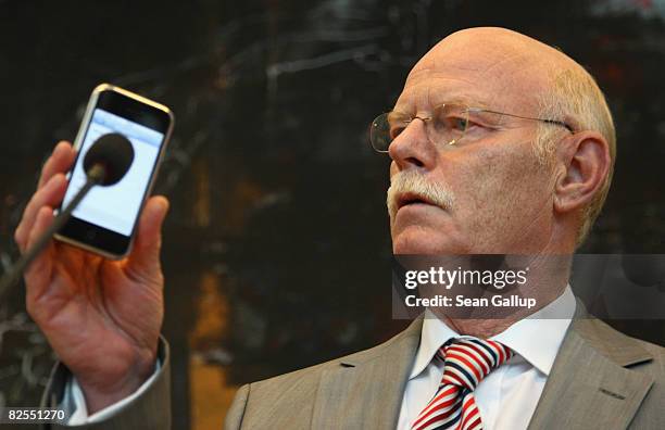 Peter Struck, head of the Bundestag faction of the German Social Democrats , plays a tune from his iPhone for other SPD Bundestag members at a...