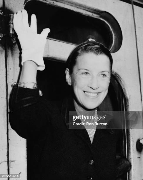 British actress and singer Beatrice Lillie , Lady Peel, leaves Waterloo Station in London on the 'Caronia' boat train to New York, 28th August 1953.