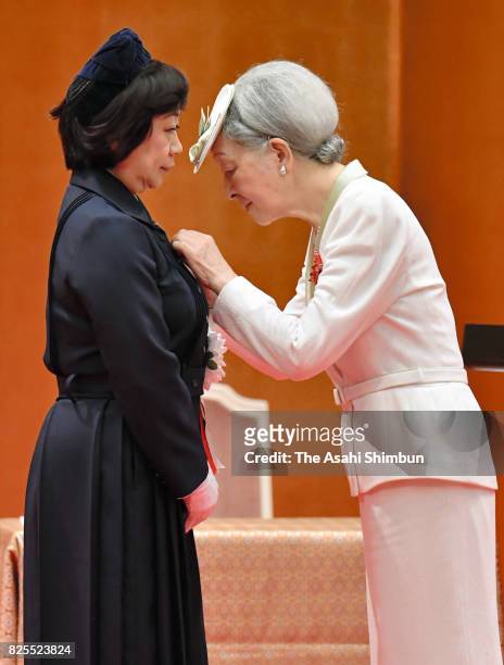 Empress Michiko presents the medal to a laureate during the Florence Nightingale Medal Ceremony on August 2, 2017 in Tokyo, Japan.