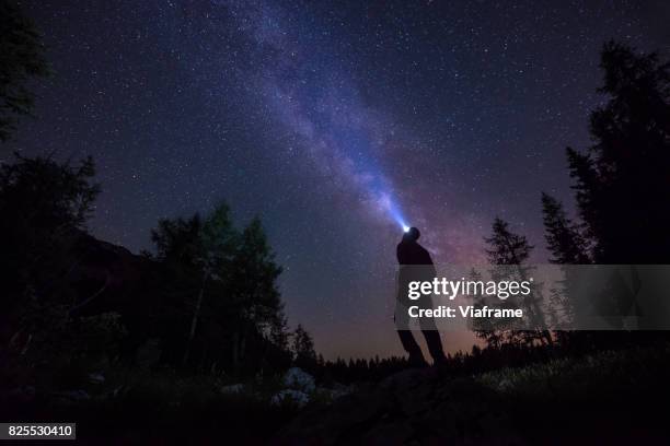 sterne triglav stirnlampe quer - clear sky night stock pictures, royalty-free photos & images