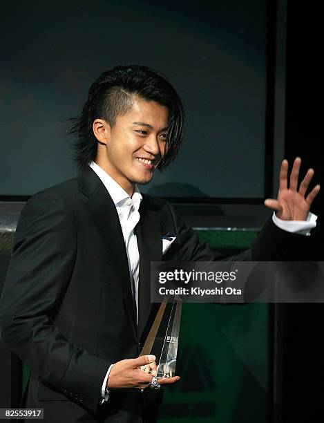 Actor Shun Oguri waves to fans after receiving the Best "Student Voice" Actor award during the MTV Student Voice Awards 2008 at Shinkiba Studio Coast...