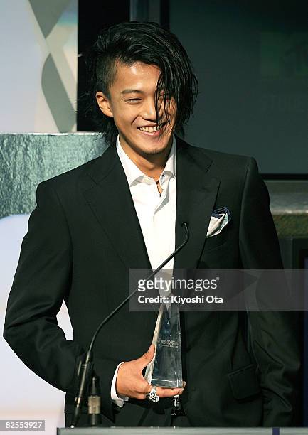 Actor Shun Oguri smiles after receiving the Best "STUDENT VOICE" Actor award during the MTV Student Voice Awards 2008 at Shinkiba Studio Coast on...