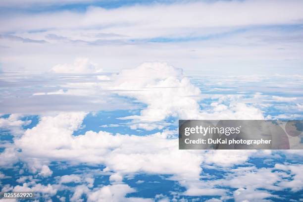 clouds sky - estar-en-las-nubes fotografías e imágenes de stock