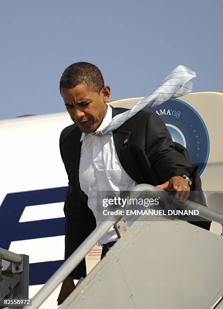 Democratic presidential candidate Illinois Senator Barack Obama disembarks from his campaign plane at Billings-Logan international airport in...