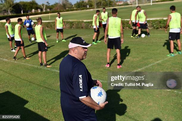 Head coach Bruno Tedino of Palermo leads a training session after the presentation of Giuseppe Bellusci as new player of US Citta' di Palermo at...