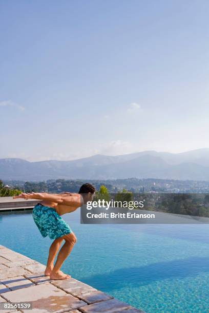 Pool Crounching Man Crouching Down Photos and Premium High Res Pictures - Getty Images