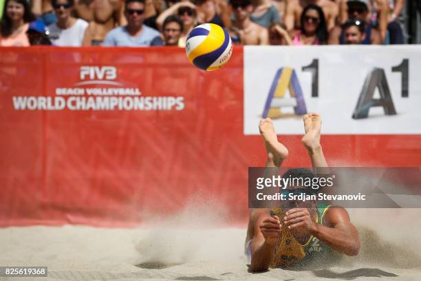 Alvaro Filho of Brazil try to the ball during the Men's Pool A Main draw match between Brazil and Cuba on August 02, 2017 in Vienna, Austria.
