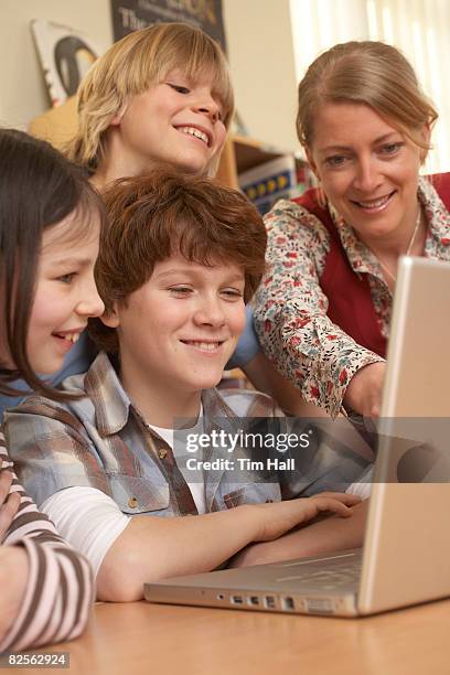 group on computer, smiling - girl 11 12 laughing close up foto e immagini stock