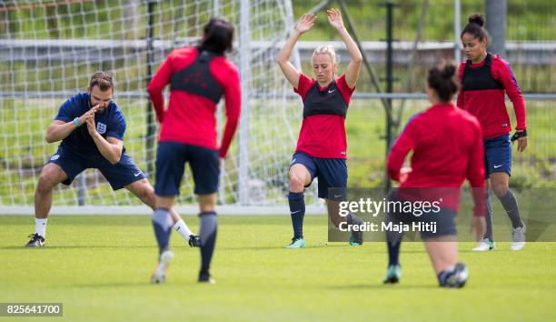 Toni Duggan and the players warm up during the England Training Session at Sporting 70 on August 2, 2017 in Utrecht, Netherlands.