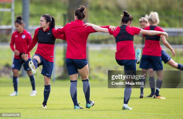 Karen Carney and the players warm up during the England Training Session at Sporting 70 on August 2, 2017 in Utrecht, Netherlands.