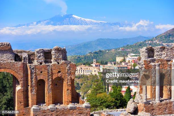 taormina sicily italy - teatro greco taormina stock-fotos und bilder