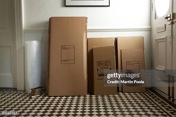 Box Collapsed Layout Collapsed Cardboard Boxes Photos and Premium High Res Pictures - Getty ...