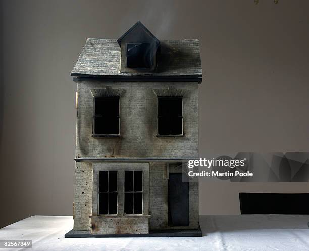 burnt out dolls house - dollhouse stockfoto's en -beelden