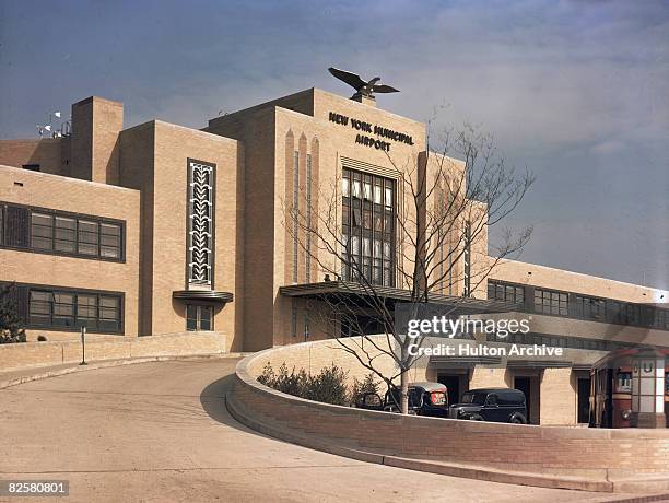 laguardia airport terminal - laguardia airport stock pictures, royalty-free photos & images