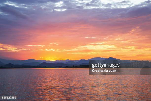 scenic view of lake at dusk,hangzhou,china - see lake malawi stock-fotos und bilder