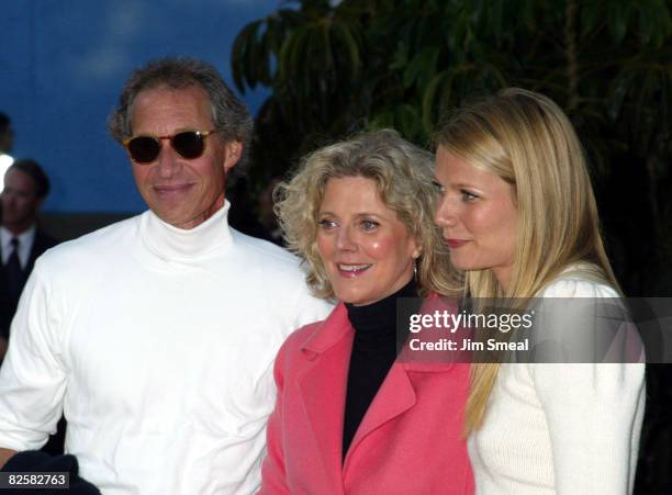 Gwyneth Paltrow with parents Bruce Paltrow and Blythe Danner