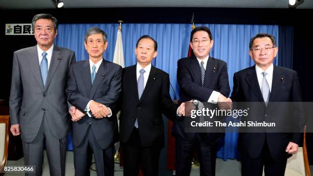 Ruling Liberal Democratic Party executives, General Council Chariman Wataru Takeshita, Vice President Masahiko Komura, Secretary-General Toshihiro...