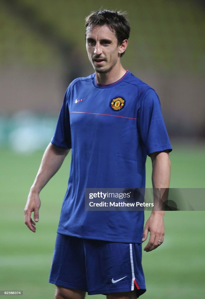 Manchester United Press Conference and Training Session