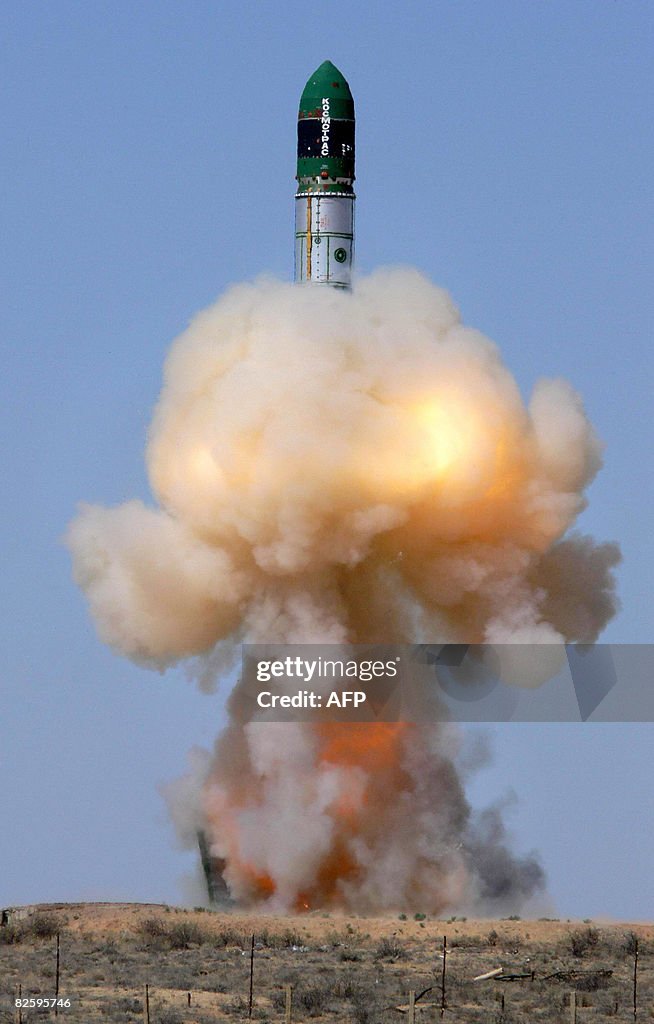 A Dnepr-1 rocket carrying a German RapidEye satellite constellation ...
