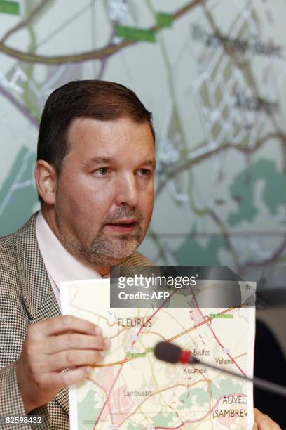 Jaak Raes director-general of the Belgium's Federal Crisis center holds up a map depicting Fleurus on August 29, 2008 during a press conference...