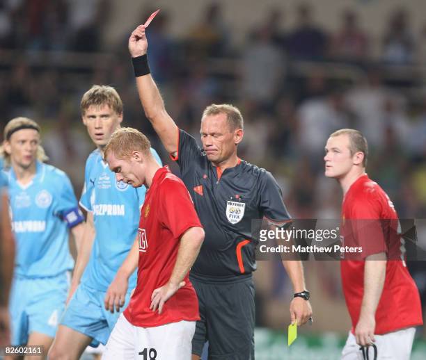 Paul Scholes of Manchester United is sent off during the UEFA Supercup match between Manchester United and Zenit St Petersburg at the Stade Louis II...