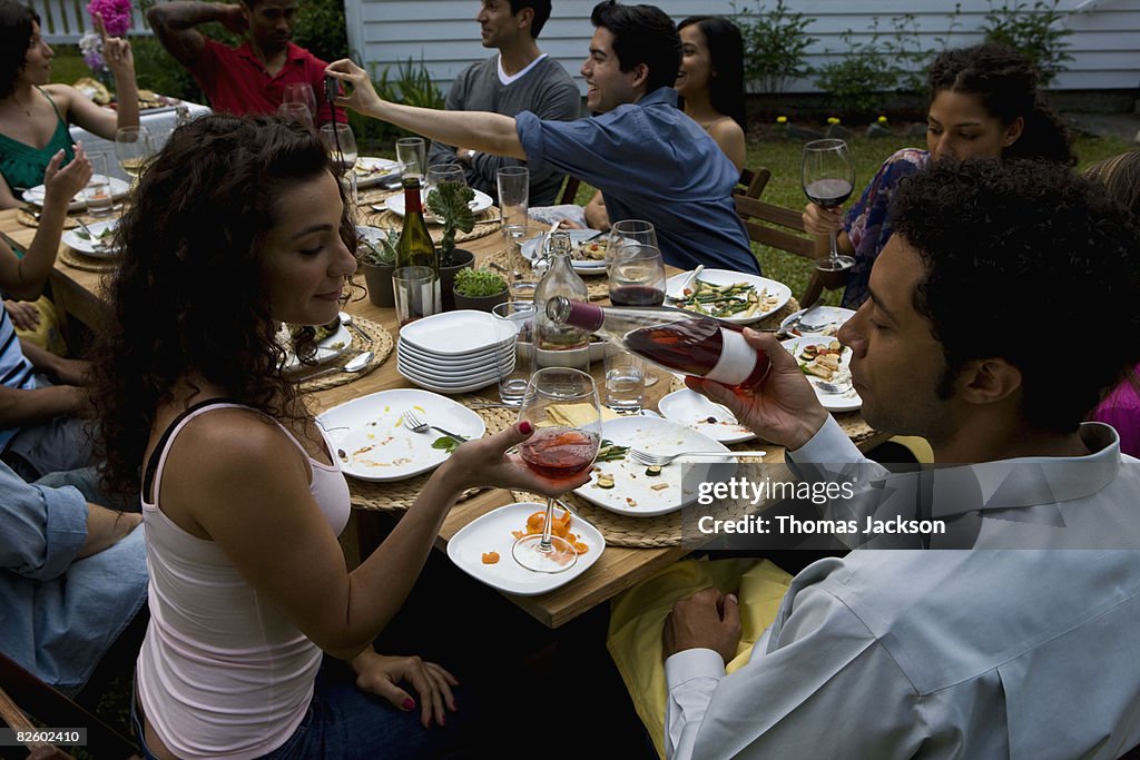 Hispânicos ao ar livre Festa de Jardim no país de Casa
