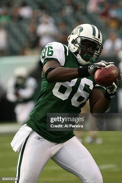 Tight End Chris Baker of the New York Jets catches the ball during the game against the Philadelphia Eagles during a preseason game on August 28,...