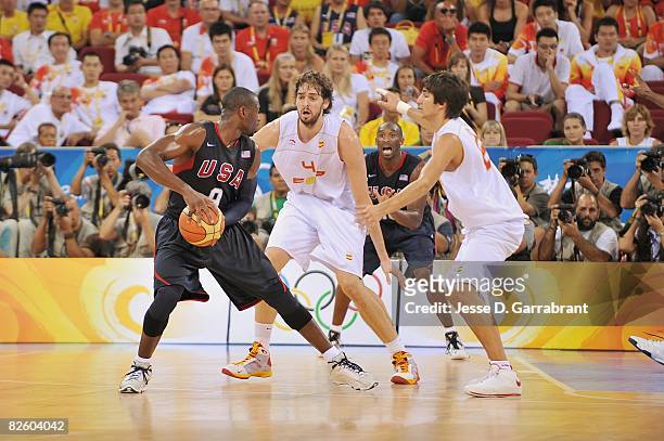 Dwyane Wade of the United States drives the ball against Pau Gasol and Ricky Rubio of Spain during the gold medal game of the 2008 Beijing Summer...