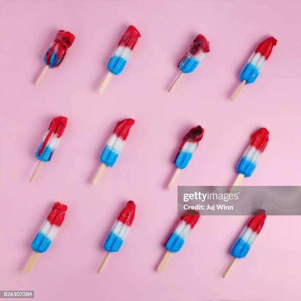 red white and blue ice pops - eisstiel stock-fotos und bilder