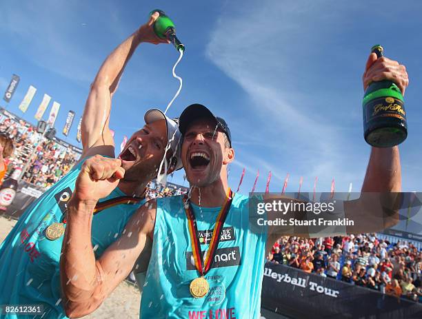 David Klemperer and Eric Koreng celebrate with Florian Ludike and Kjell Schnieder after winning the final match against Julius Brink and Christoph...