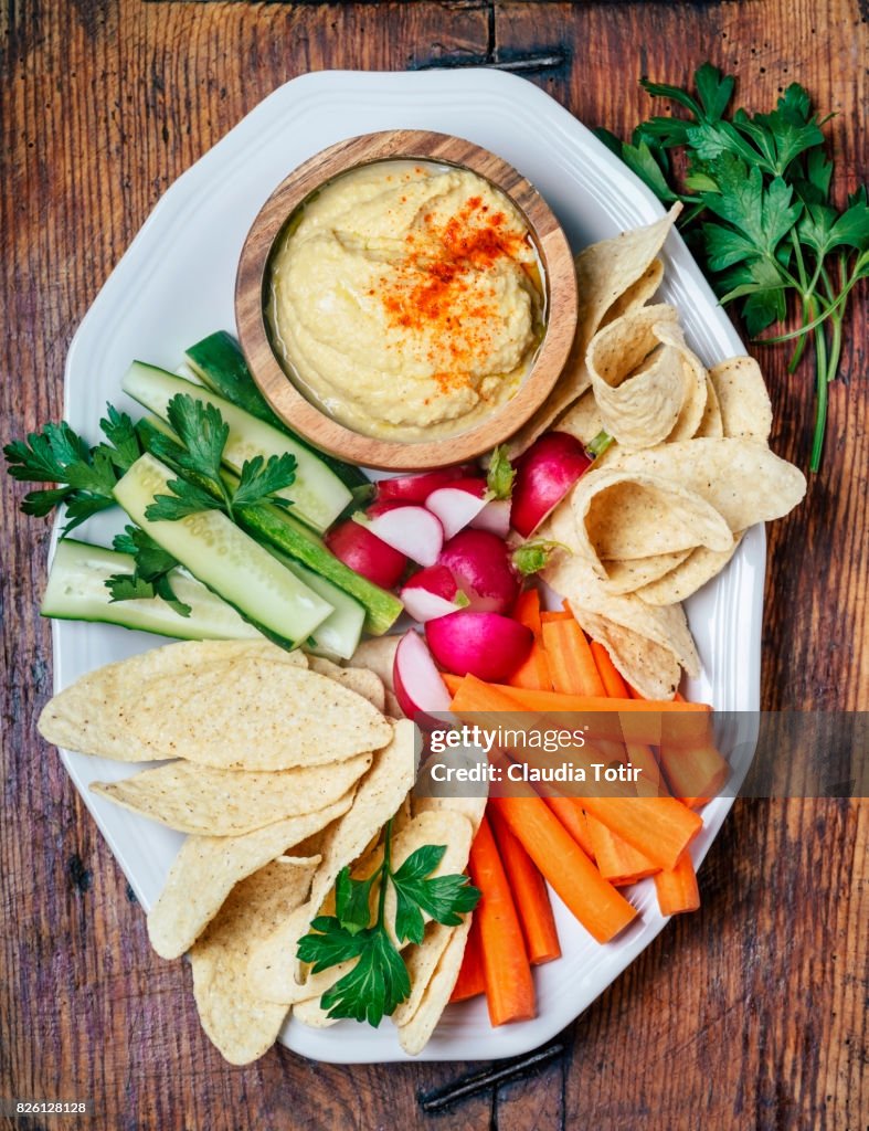 Hummus with vegetables and tortilla chips