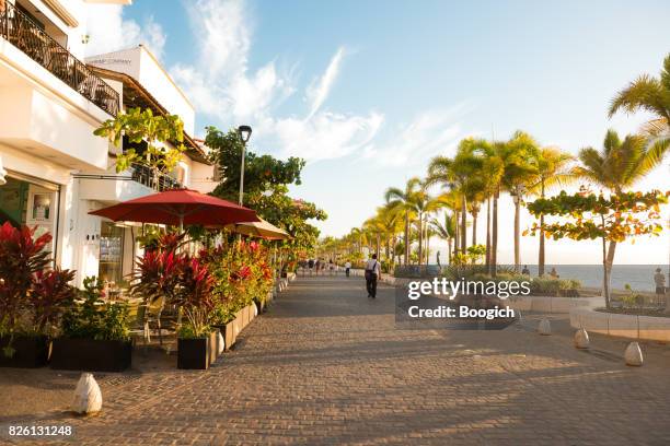 プエルト バジャルタ メキシコ マレコン旅行先背景 - puerto vallarta ストックフォトと画像