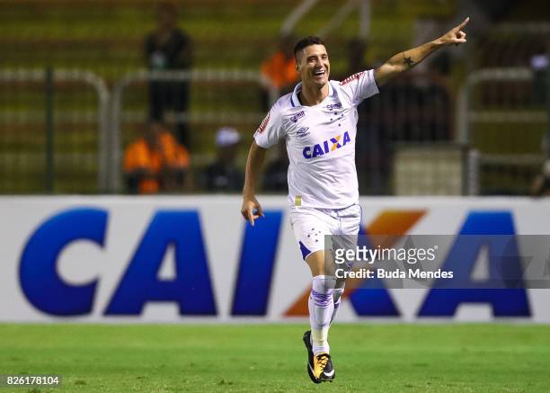 Thiago Neves of Cruzeiro celebrates a scored goal during a match between Vasco da Gama and Cruzeiro as part of Brasileirao Series A 2017 at Raulino...